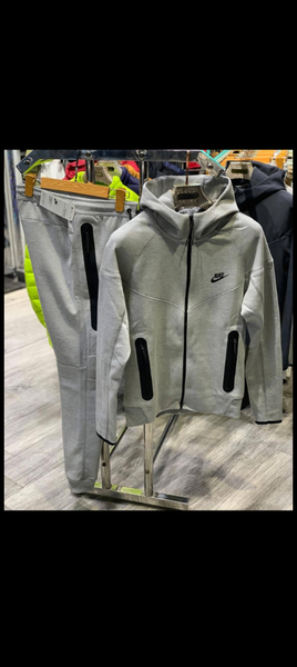 NIKE TECH