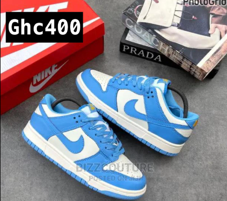 sneakers blue