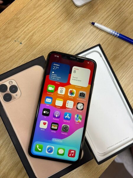 iPhone 11 Pro Max 64go quasi neuf avec son carton