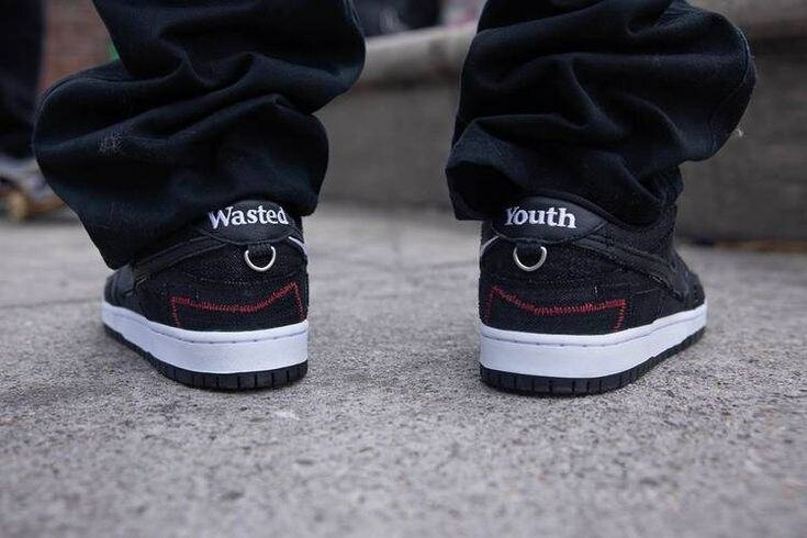 SB DUNK LOW  BLACK