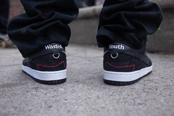 SB DUNK LOW  BLACK