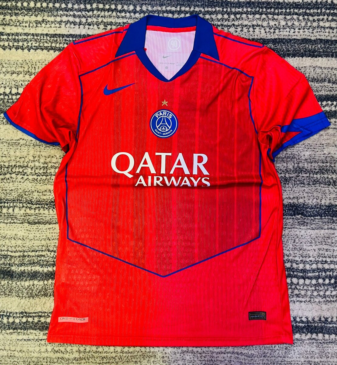 Maillots de PSG rouge
