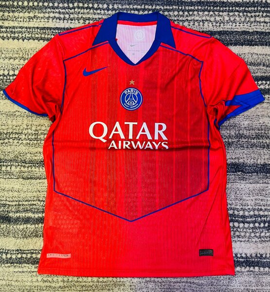 Maillots de PSG rouge