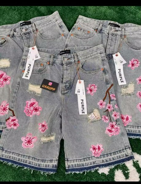 Short en jean à fleurs