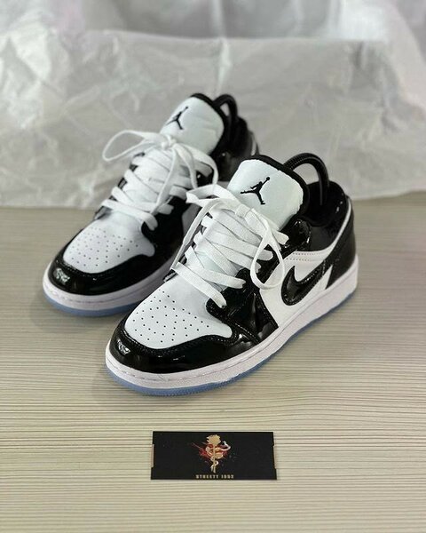 Sneakers (Nike)