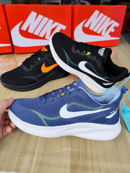 Sports shoes