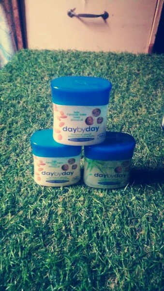 Day by day pomade