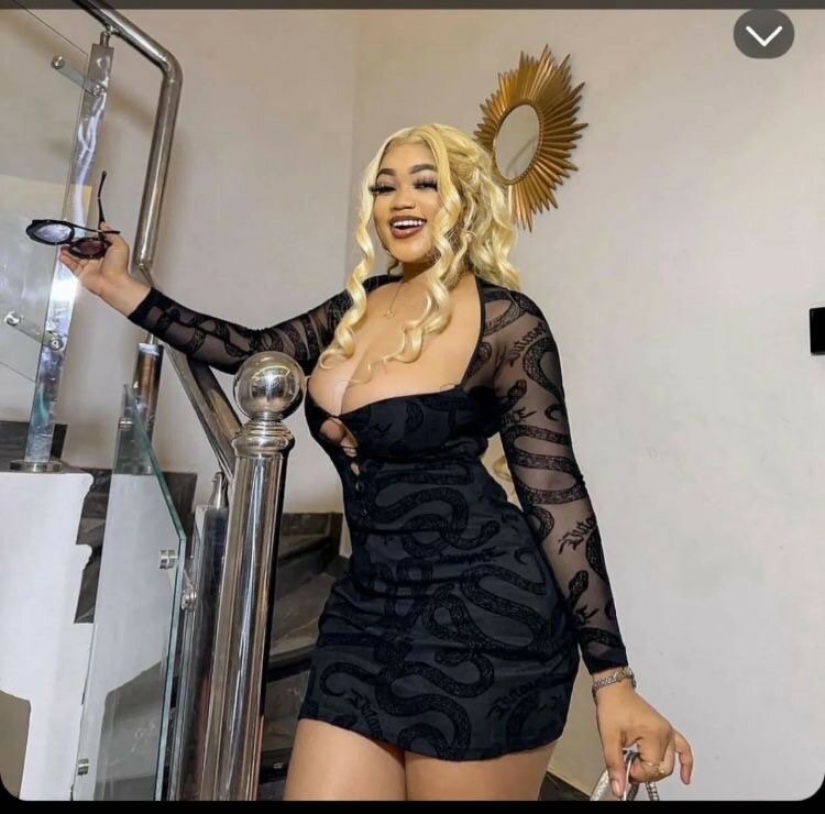 Robe moulante noire élégante