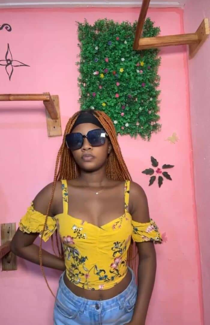 Top à fleurs jaune tendance