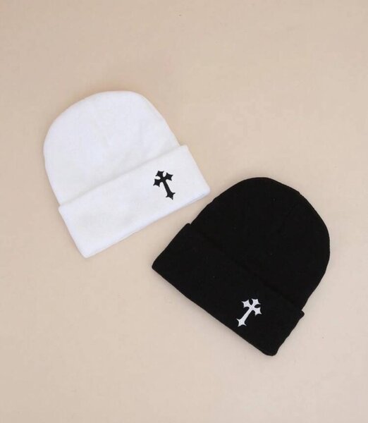 Bonnet en laine avec croix