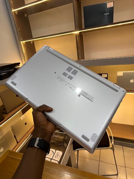 ASUS VIVOBOOK 17