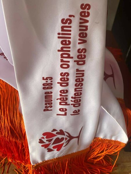 Écharpe en soie religieuse