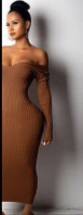 Robe ajustée à épaules dénudées et décolleté profond, marron