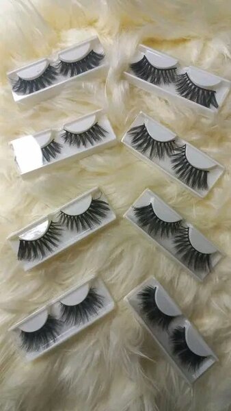 Faux cils volumineux glamours