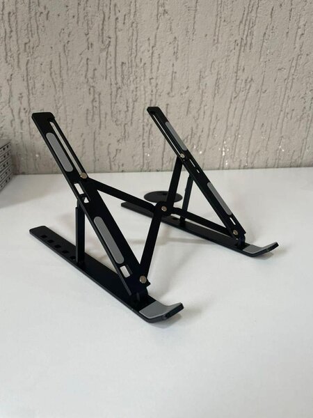 10 Steps Laptop Stand