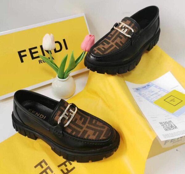 Mocassins en cuir Fendi élégants