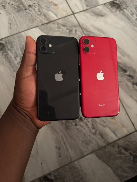 iPhone 11 - Noir et Rouge