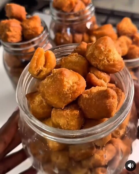 Chips de banane et croquettes