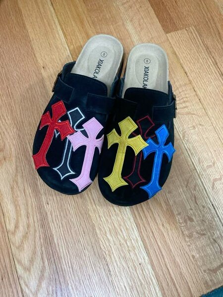 Mules colorées en daim