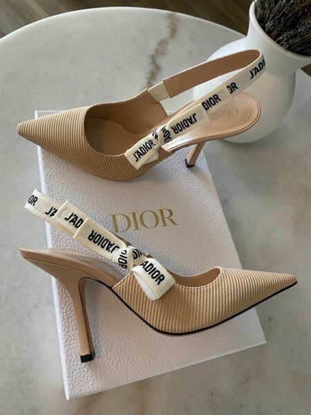 Dress shoe