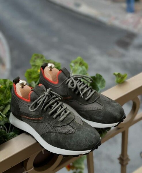 Men's sneaker