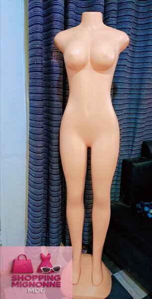 Mannequin féminin réaliste