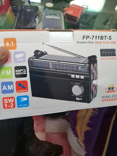 Radio portable multifonction solaire