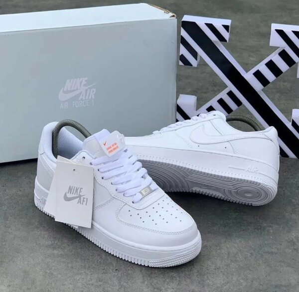 NIKE AIRFORCE ALL WHITE
