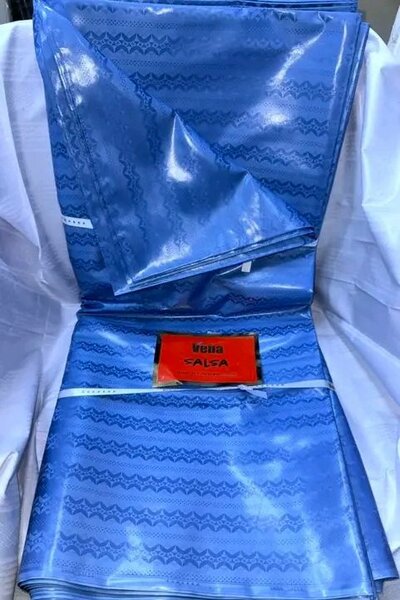Tissu Brodé Bleu Luxueux