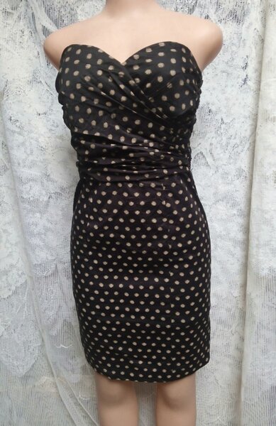 Robe bustier à pois élégante