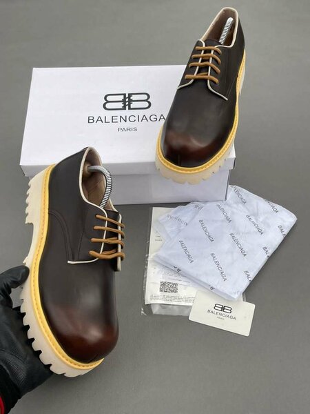 Chaussures en cuir Balenciaga