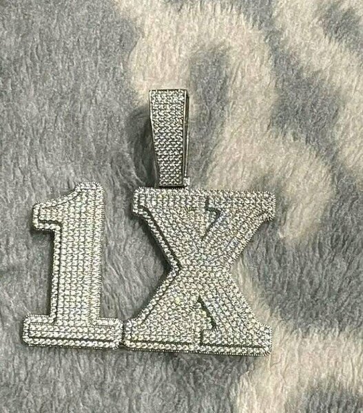 Pendentif argenté en strass