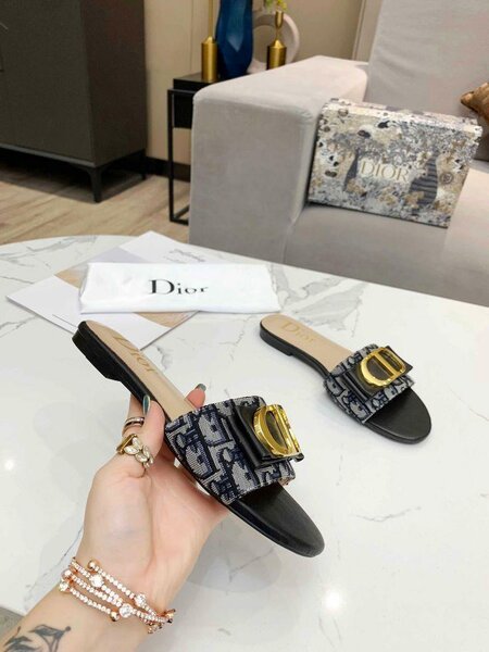 Ladies slippers