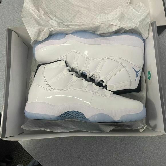 AIR JORDAN 11 RETRO