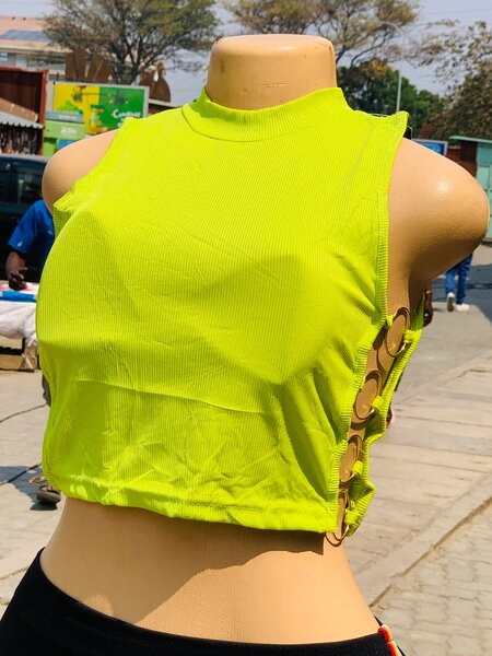 CLOPED TOPS