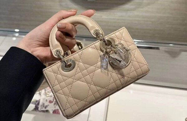 Moyen sac dior
