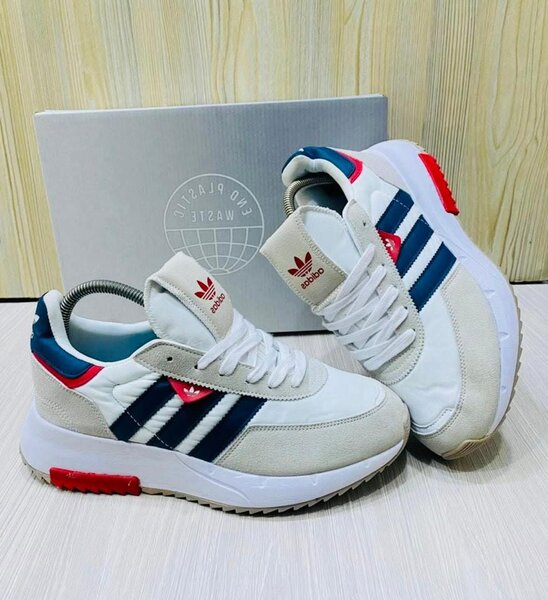 Baskets Adidas rétro élégantes