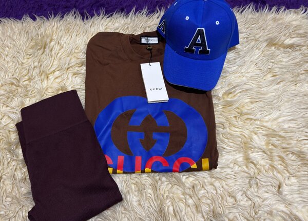 Ensemble T-shirt et casquette