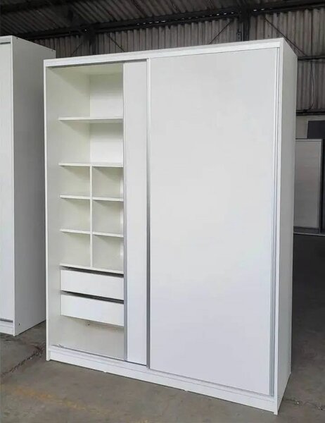 Armoire à portes coulissantes blanches