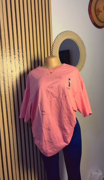 T-shirt rose imprimé collant