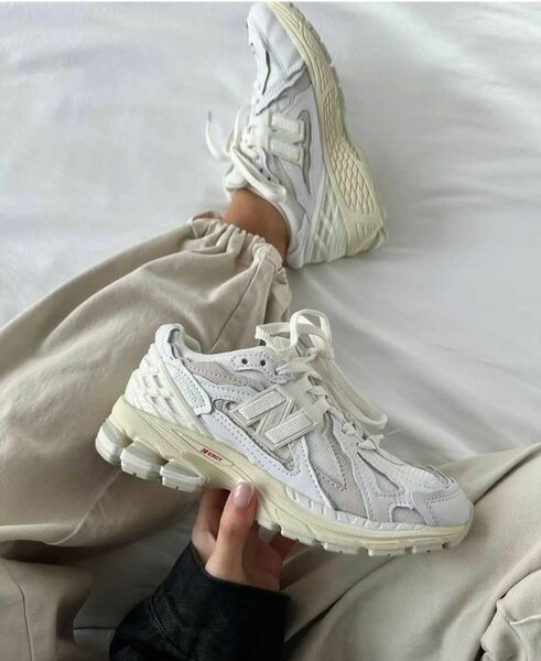 New balance 2002r