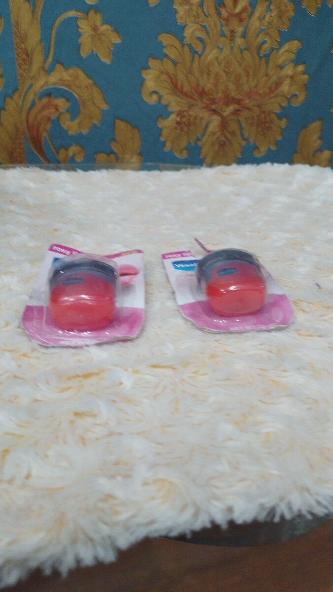 Vesalina lip therapies