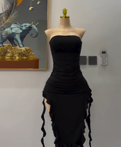 Elegant tigth dress black