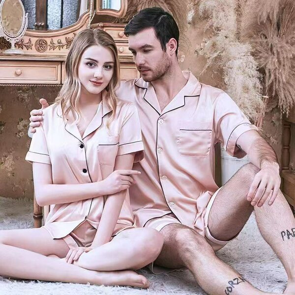 Pyjamas en satin chic