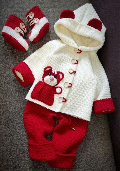 Ensemble bébé au crochet
