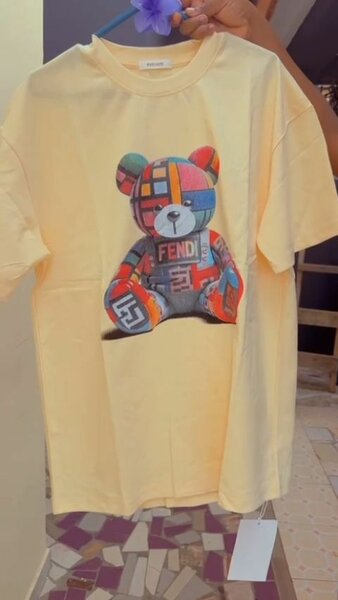 T-shirt ours coloré