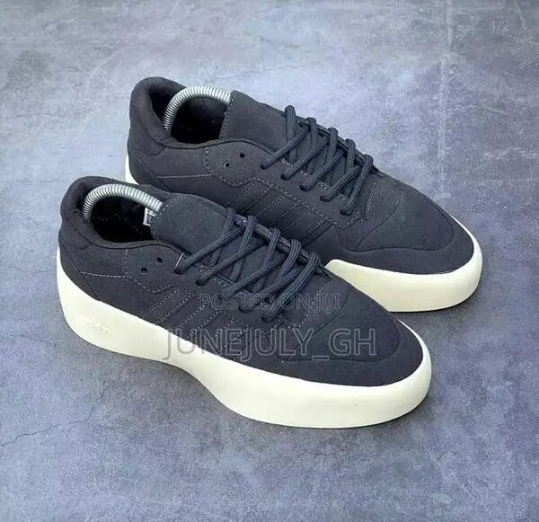 ADIDAS SNEAKER