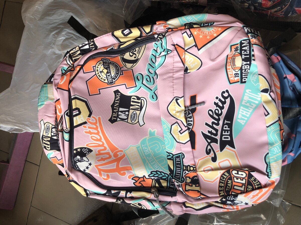 Sac à dos tendance avec imprimé coloré