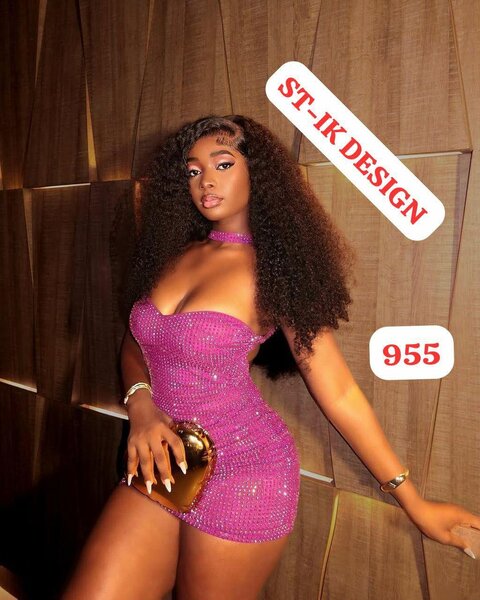Robe décolleté glam pailletée