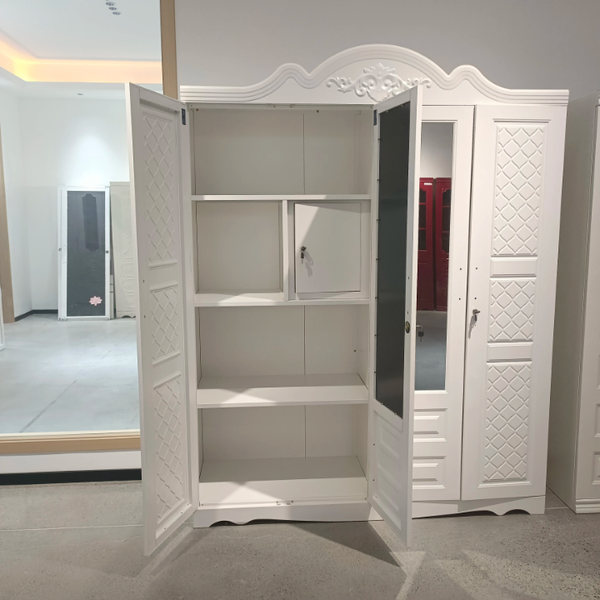 Armoire blanche élégante